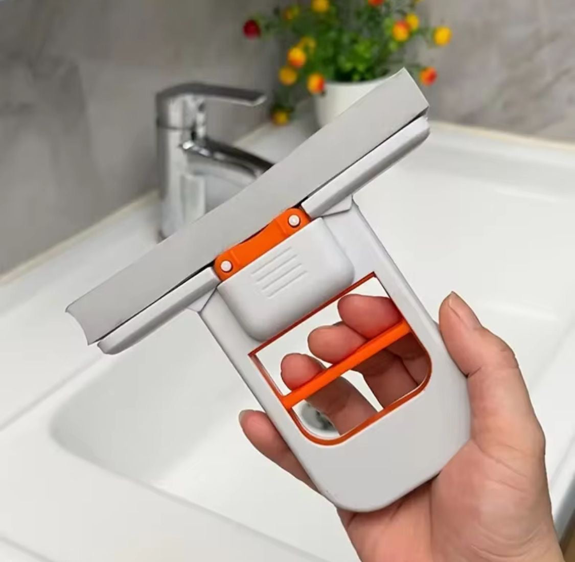 Foldable mini sponge mop